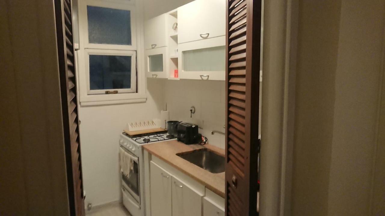 Excelente Departamento Con Balcon A La Calle Sobre Avenida Buenos Aires Exterior foto