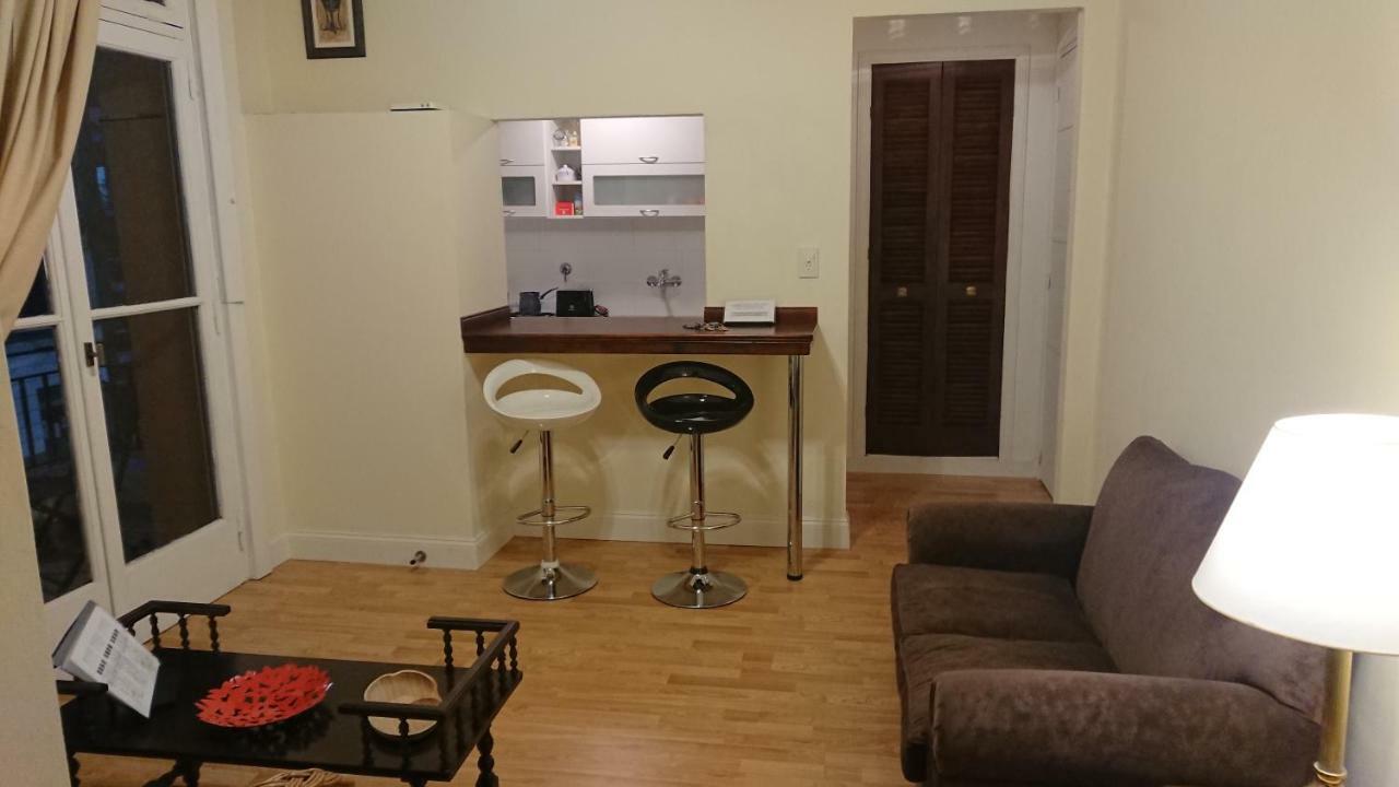 Excelente Departamento Con Balcon A La Calle Sobre Avenida Buenos Aires Exterior foto