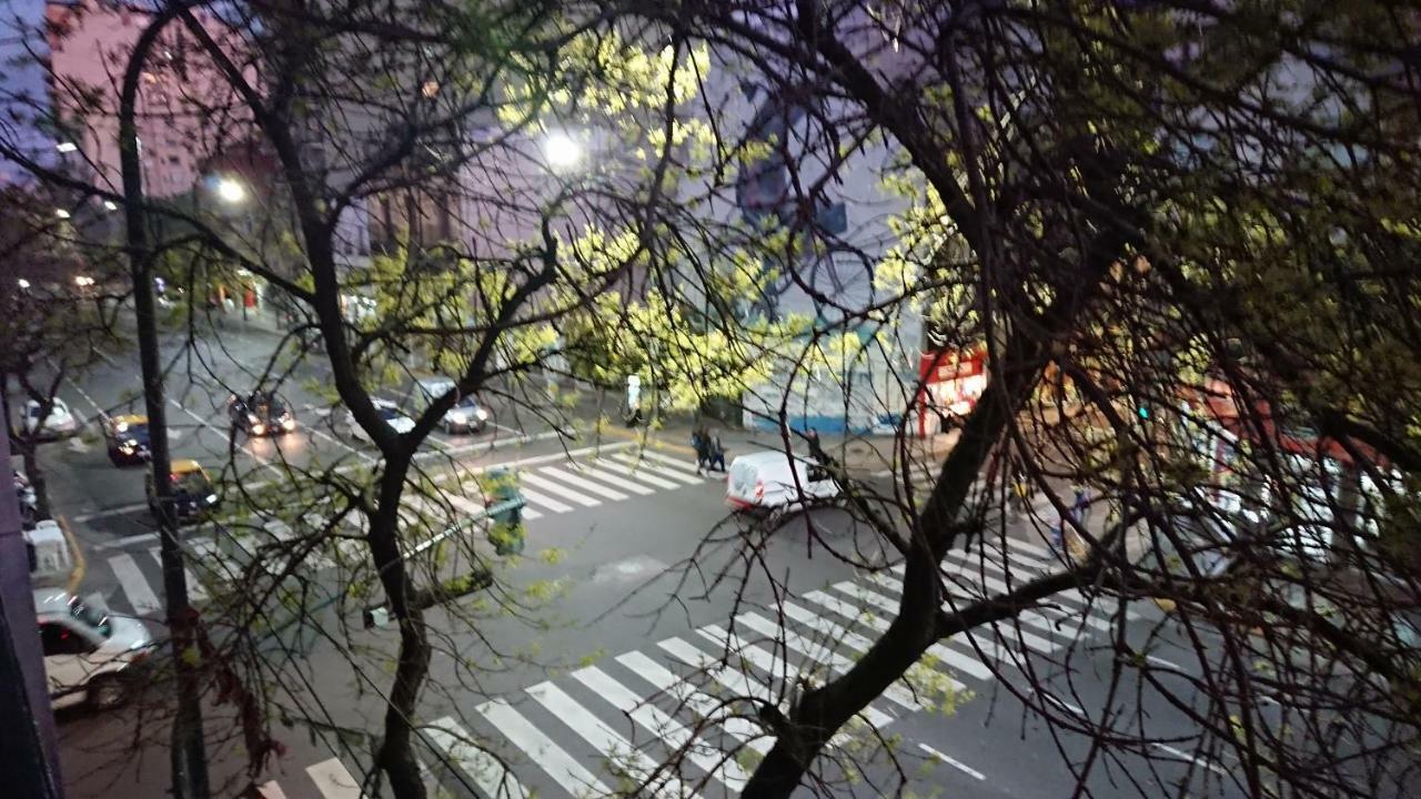Excelente Departamento Con Balcon A La Calle Sobre Avenida Buenos Aires Exterior foto